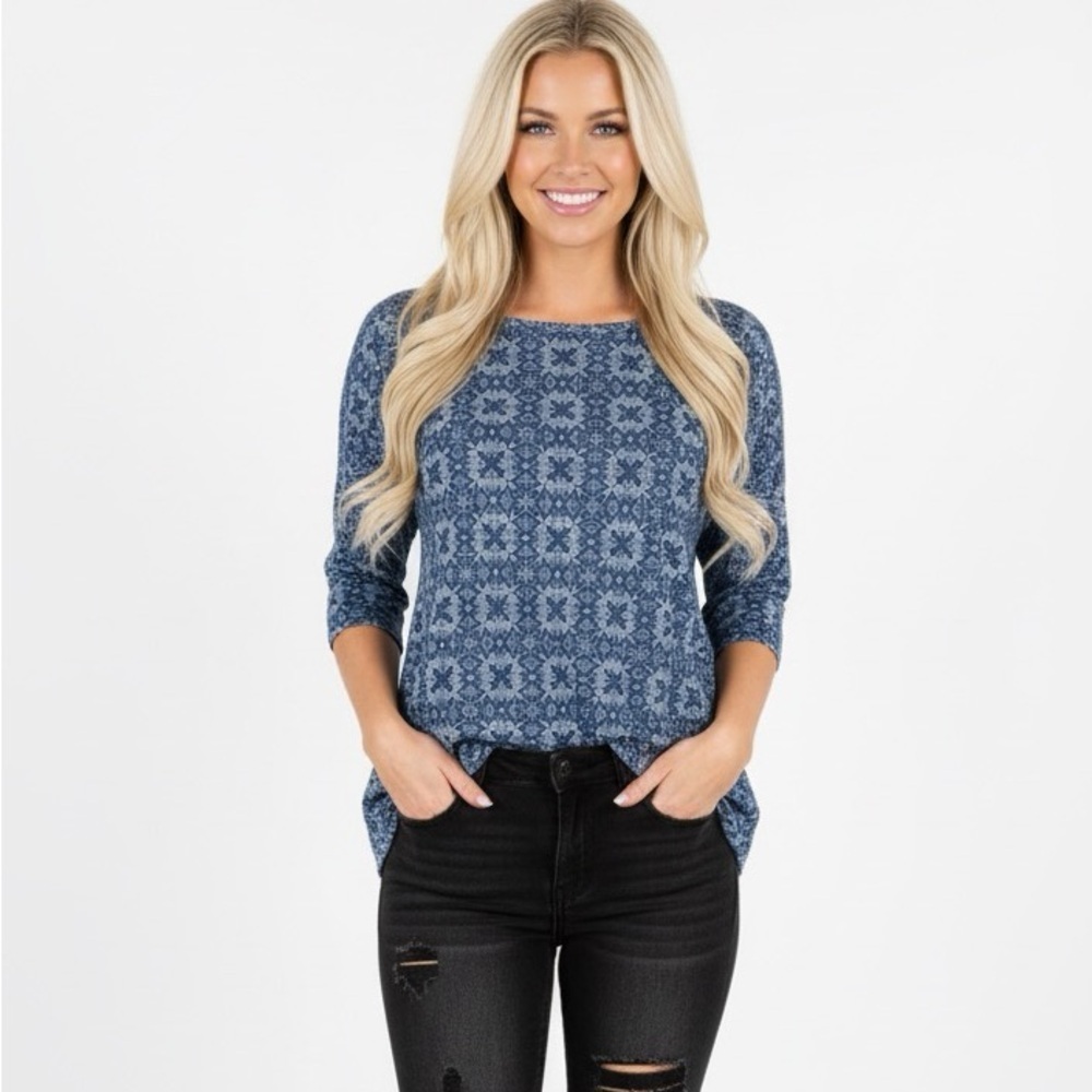 LulaRoe size xsmall blue modern print Carlie top